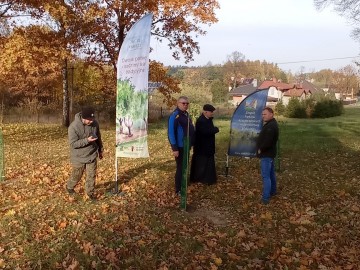 Nowy sad założony przy Parafii Kościoła Starokatolickiego Mariawitów w Dobrej 27.10.2021r. w ramach projektu Owoce pamięci, 